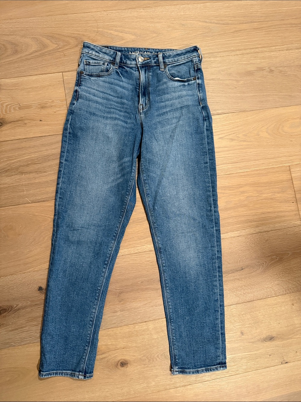 American Eagle High-Rise Women’s Mom Jeans